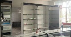 Дом с земельным участком и зданием под магазин